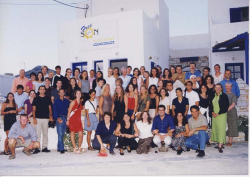 Summer 1999. A large, contented group in Paros under CYA’s auspices. Among the learners one can also discern the teachers: Mimika Dimitra and Marinetta Papahimona (side by side in the third row). In the back row (right) one can in addition catch sight of Alexis Phylactopoulos, head of the school.